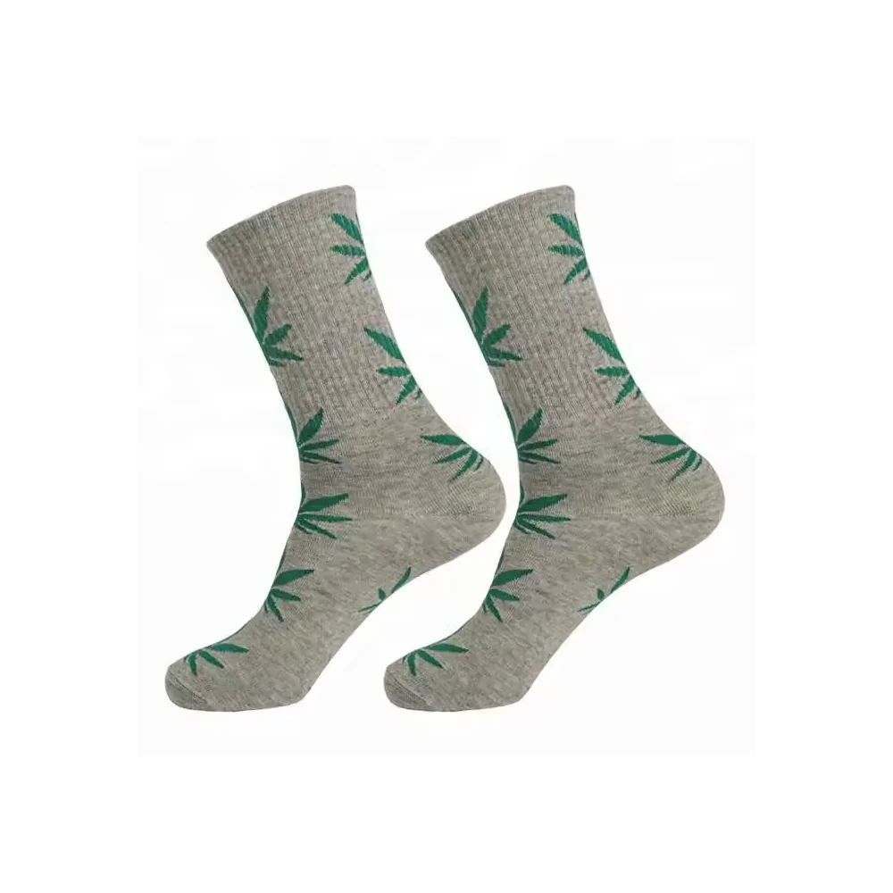 Chaussettes gris avec feuilles de cannabis vertes